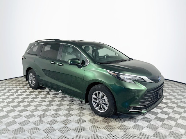 2025 Toyota Sienna XLE AWD