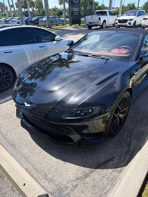 2022 Aston Martin Vantage Base